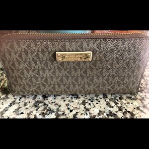 MICHAEL KORS WALLET/WRISTLET EXCELLENT CONDITION